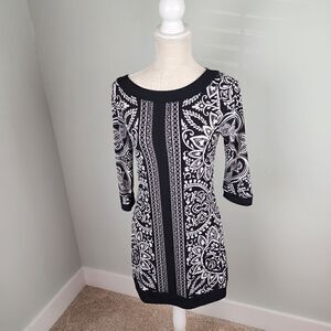 White HOUSE BLACK MARKET  BLACK AND WHITE PAISLEY PATTERN SHEATH DRESS SIZE XS